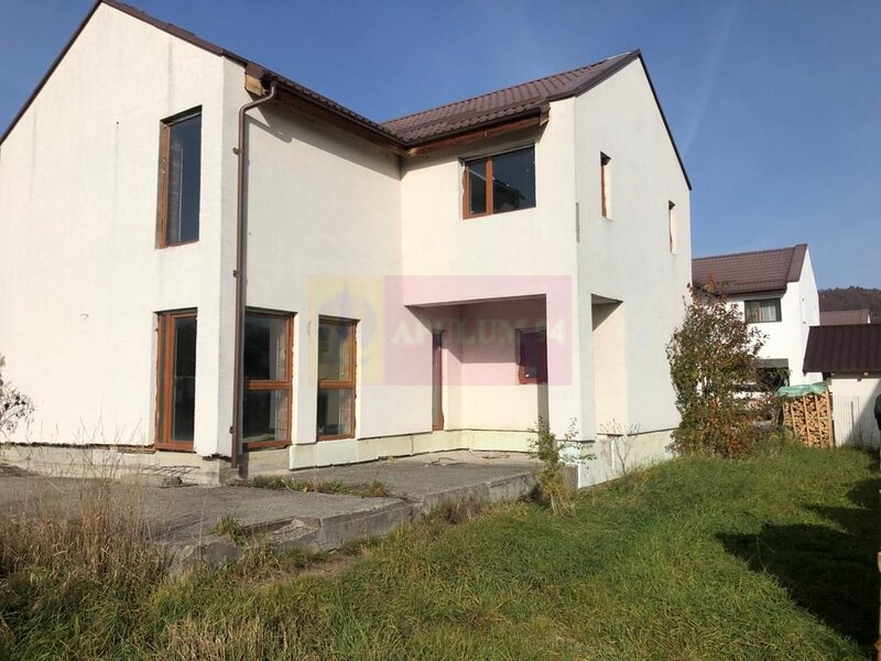 Vila la rosu Zarnesti- Mitropolit Metianu cu vedere superba spre munte