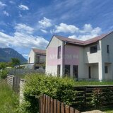 Vila la rosu Zarnesti- Mitropolit Metianu cu vedere superba spre munte